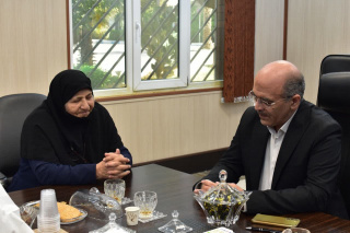 دیدار رئیس دانشگاه با مادر شهیدان اسماعیل و ابراهیم فرجوانی
