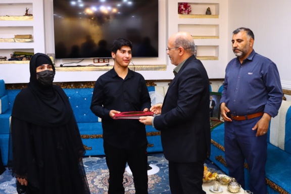 دیدار رئیس دانشگاه با خانواده شهید جنگ رمضان