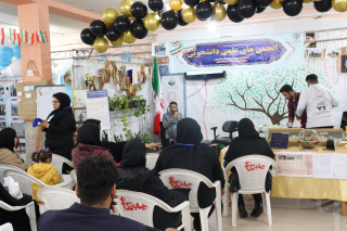 گزارش تصویری نشست با موضوع &quot;چرایی احیا، توسعه و کشت گیاه نیل در خوزستان&quot; از سلسله نشست‌های نمایشگاه فرهنگی و دستاوردهای دانشجویی به مناسبت دهه مبارک فجر